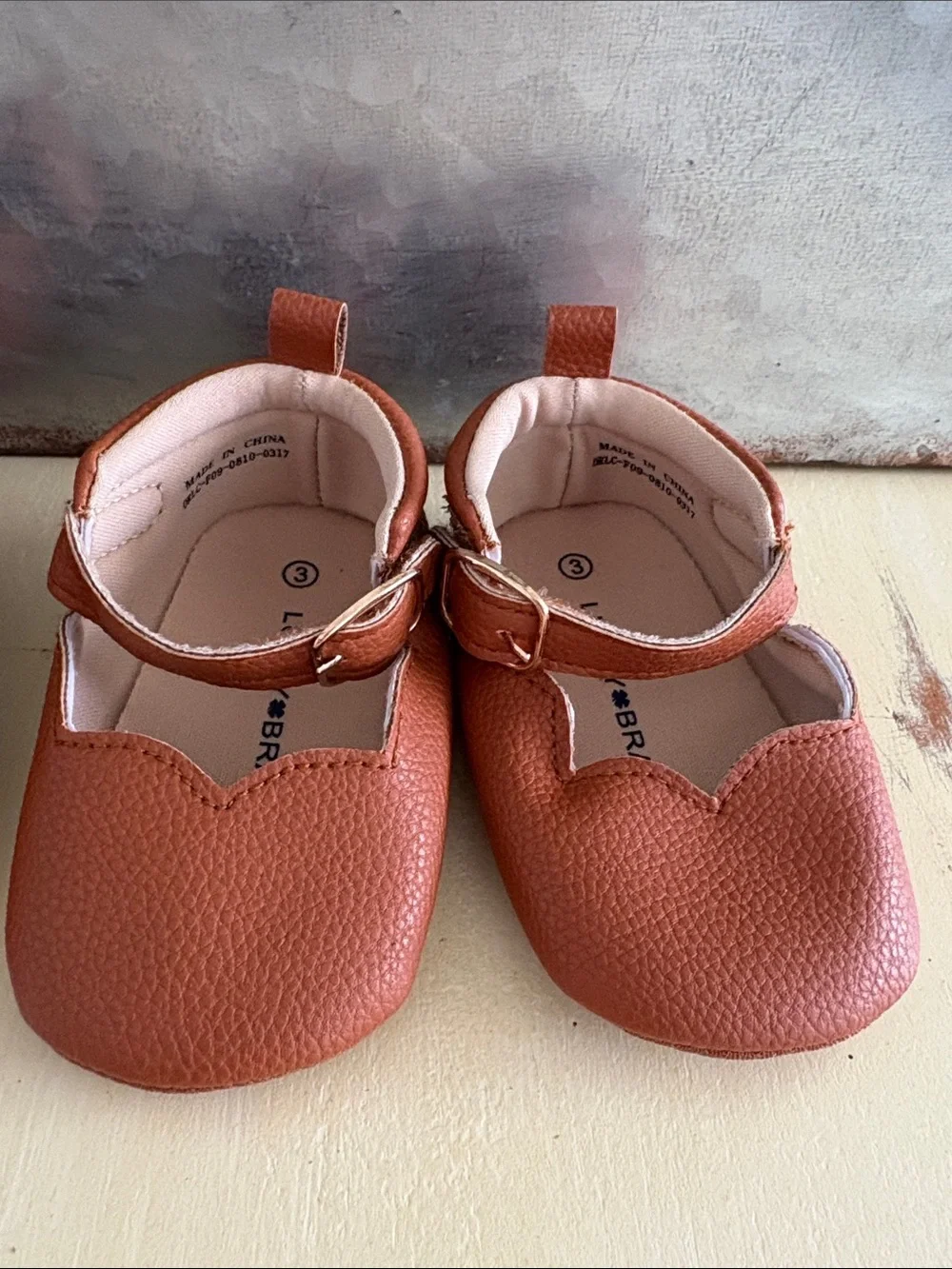 Lucky Brand Brown pebbled vegan leather baby booties shoes Size 3 6-9 months NWT